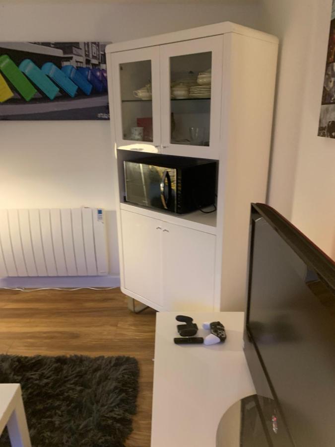 Lindas Free Parking Air Con Provisions Included Holiday home *