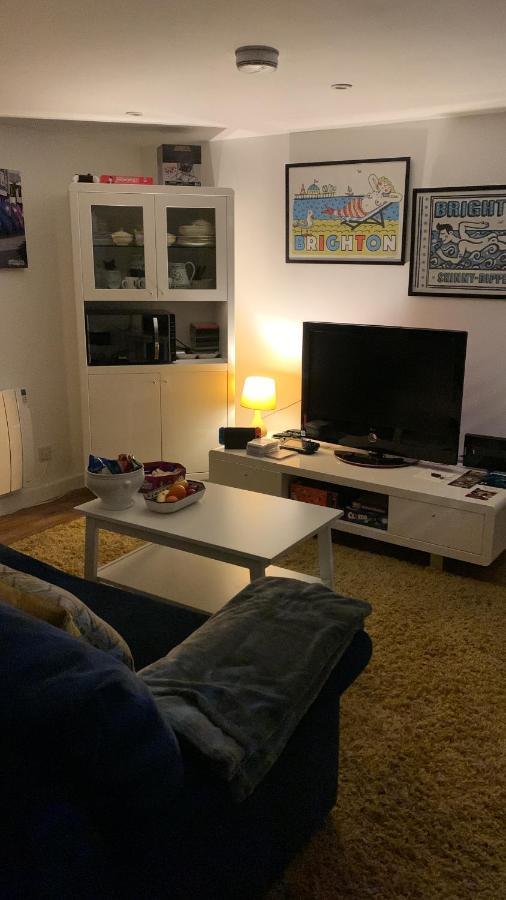 Lindas Free Parking Air Con Provisions Included Holiday home Brighton